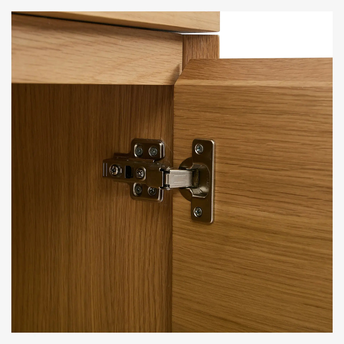 HAZO - Oak 4 Door Sideboard